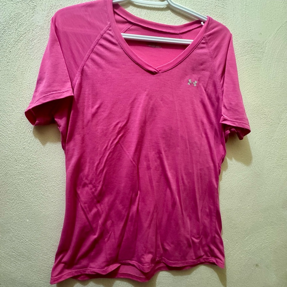 Under Armour UA Tech Women’s Pink V-Neck Athletic T-Shirt‎ Size Large